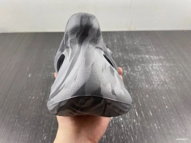IE4931 Granite Yeezy Adidas RNR Foam MX 0827